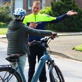 Polizeihauptkommissar Tobias Stapper erklärt, wo es beim Pedelec-Fahren drauf ankommt.